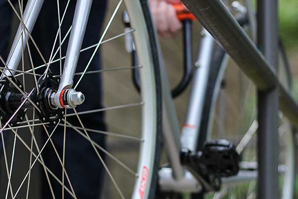 Gravity wheelnutz outlet